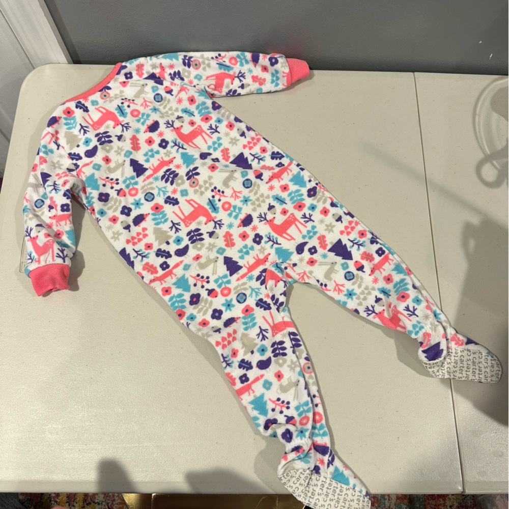 Bundle Carter’s Printed Fleece Sleepers (2) & Pink Hooded Fleece One Piece (1) - Picture 3 of 11